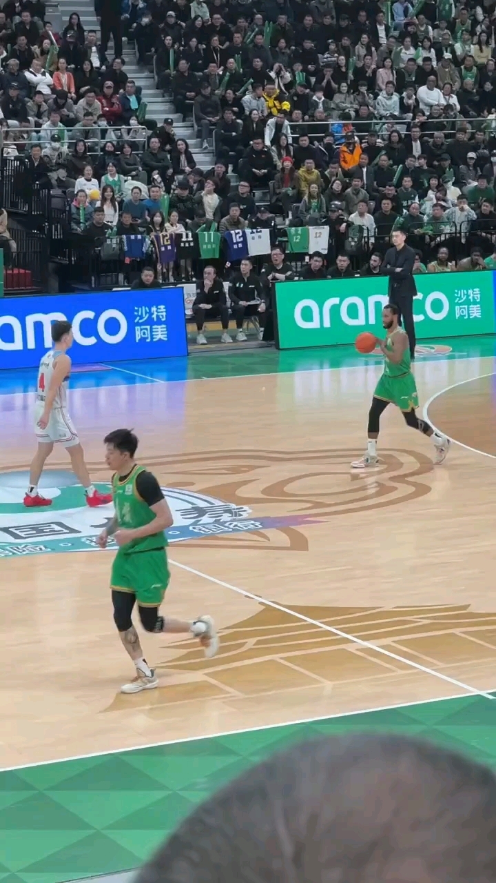 米兰足球官网-韩德君与库里逐梦NBA半场传球，力战电影拍摄的简单介绍